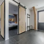 Thatched Luxury Leisure Farm For 6 People Дом отдыха Барле-Нассау