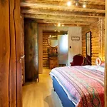Thatched Luxury Leisure Farm For 6 People Dom wakacyjny