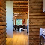 Dom wakacyjny Thatched Luxury Leisure Farm For 6 People *