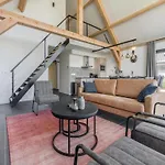 Thatched Luxury Leisure Farm For 6 People Dom wakacyjny