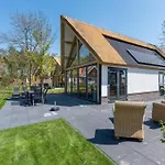 Dom wakacyjny Thatched Luxury Leisure Farm For 6 People