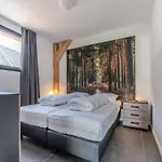 Dom wakacyjny Thatched Luxury Leisure Farm For 6 People *