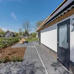 Dom wakacyjny Thatched Luxury Leisure Farm For 6 People *