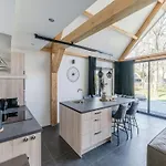 Dom wakacyjny Thatched Luxury Leisure Farm For 6 People *