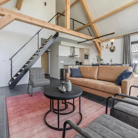Thatched Luxury Leisure Farm For 6 People Casa de Férias *