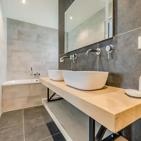 Thatched Luxury Leisure Farm Suitable For Up To 6 People