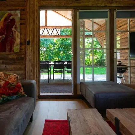 Thatched Luxury Leisure Farm For 6 People בארלה-נוסאו