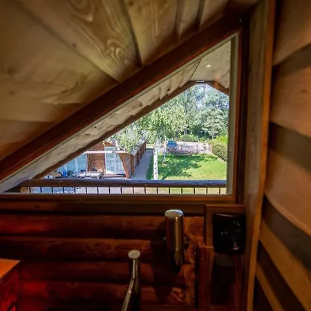 Thatched Luxury Leisure Farm For 6 People * בארלה-נוסאו