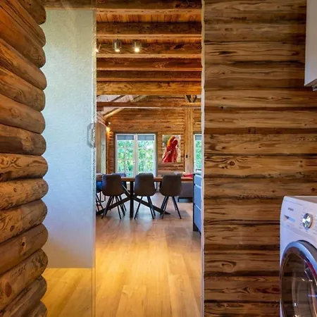 בית נופש Thatched Luxury Leisure Farm For 6 People *