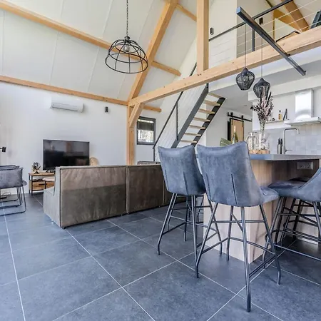 Casa de Férias Thatched Luxury Leisure Farm For 6 People