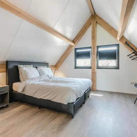 Casa de Férias Thatched Luxury Leisure Farm For 6 People