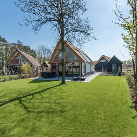 Thatched Luxury Leisure Farm For 6 People Casa de Férias