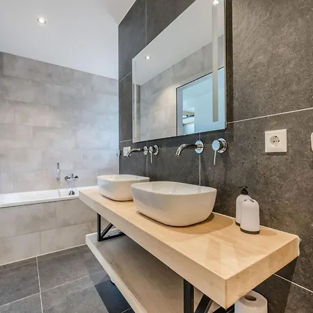 Thatched Luxury Leisure Farm For 6 People * Baarle-Nassau