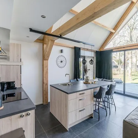 Casa de Férias Thatched Luxury Leisure Farm For 6 People *