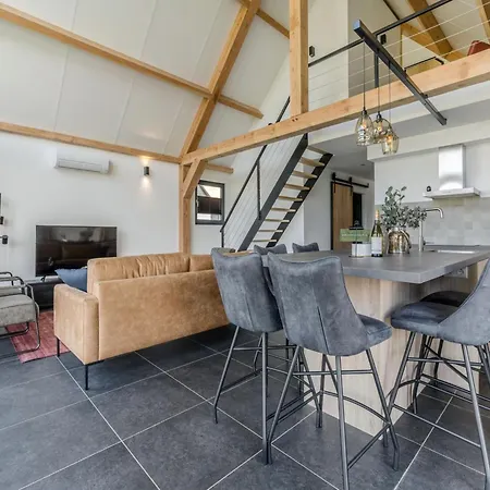 Casa de Férias Thatched Luxury Leisure Farm For 6 People