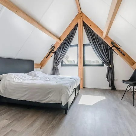 Casa de Férias Thatched Luxury Leisure Farm For 6 People