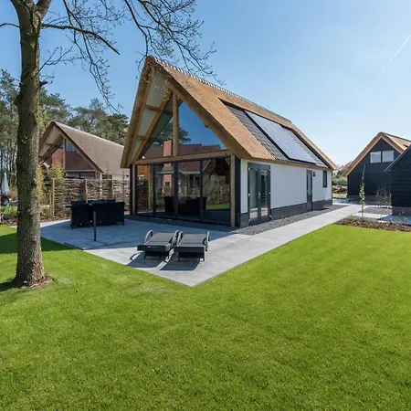Thatched Luxury Leisure Farm For 6 People *