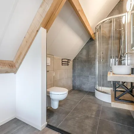 Thatched Luxury Leisure Farm For 6 People *
