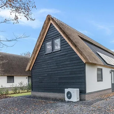 בית נופש Thatched Luxury Leisure Farm For 6 People בארלה-נוסאו
