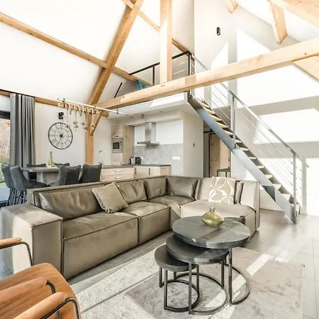 Thatched Luxury Leisure Farm For 6 People בית נופש בארלה-נוסאו
