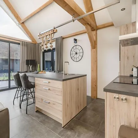 Thatched Luxury Leisure Farm For 6 People בארלה-נוסאו