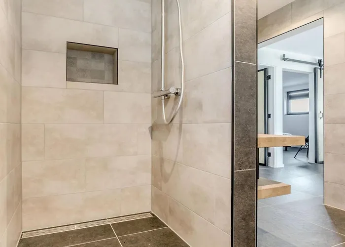 Thatched Luxury Leisure Farm Suitable For Up To 6 People Nr 669 * Baarle-Nassau